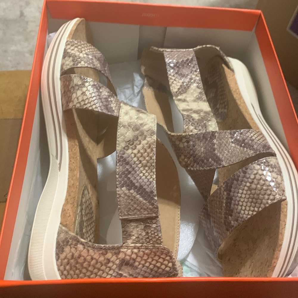 Adrienne Vittadini sandal